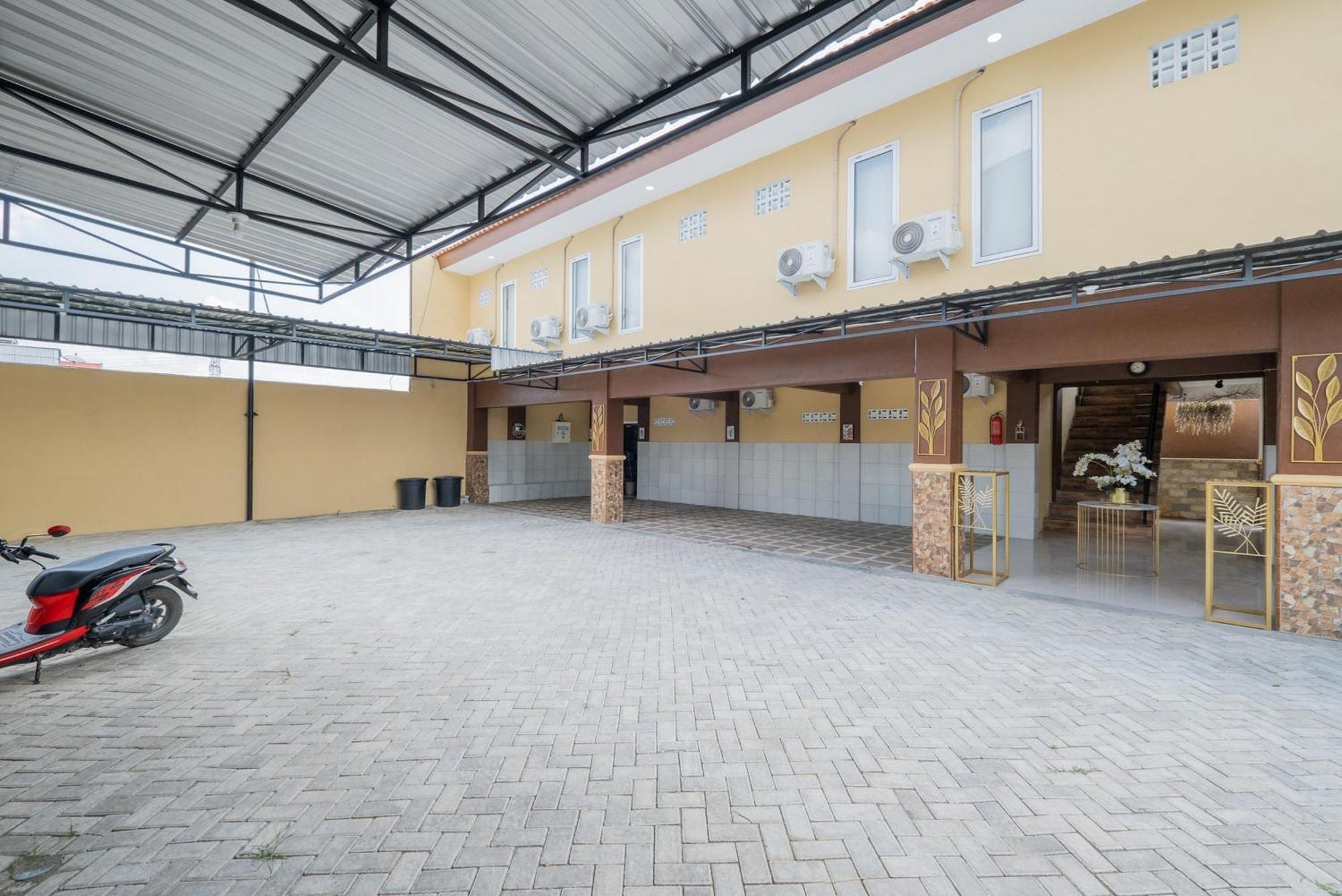 Hotel Reddoorz Syariah Near Rsud Dr Iskak Tulungagung Kedungwaru Zewnętrze zdjęcie