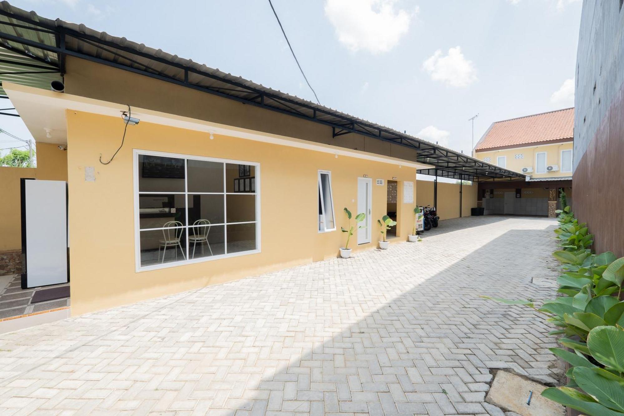 Hotel Reddoorz Syariah Near Rsud Dr Iskak Tulungagung Kedungwaru Zewnętrze zdjęcie