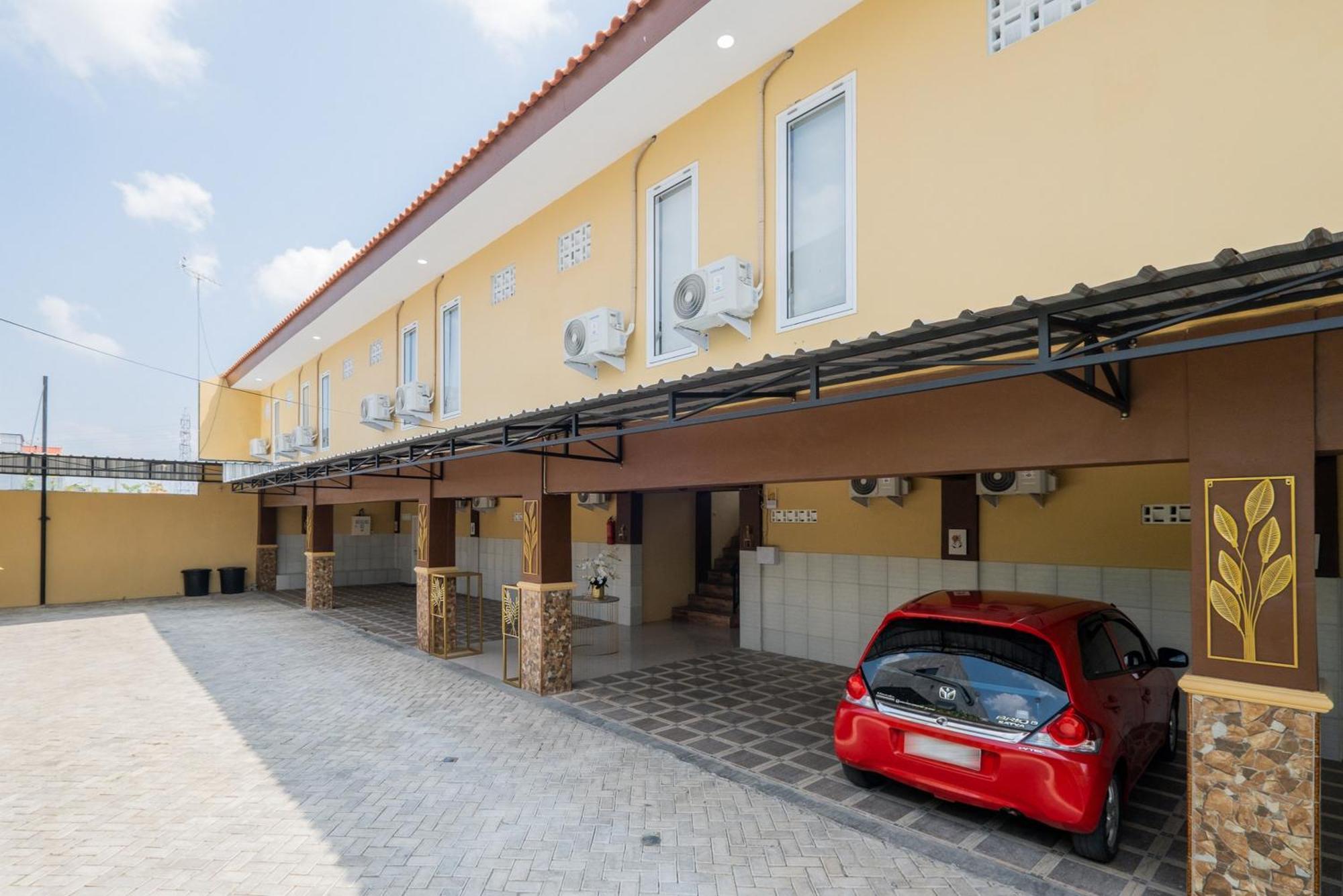 Hotel Reddoorz Syariah Near Rsud Dr Iskak Tulungagung Kedungwaru Zewnętrze zdjęcie