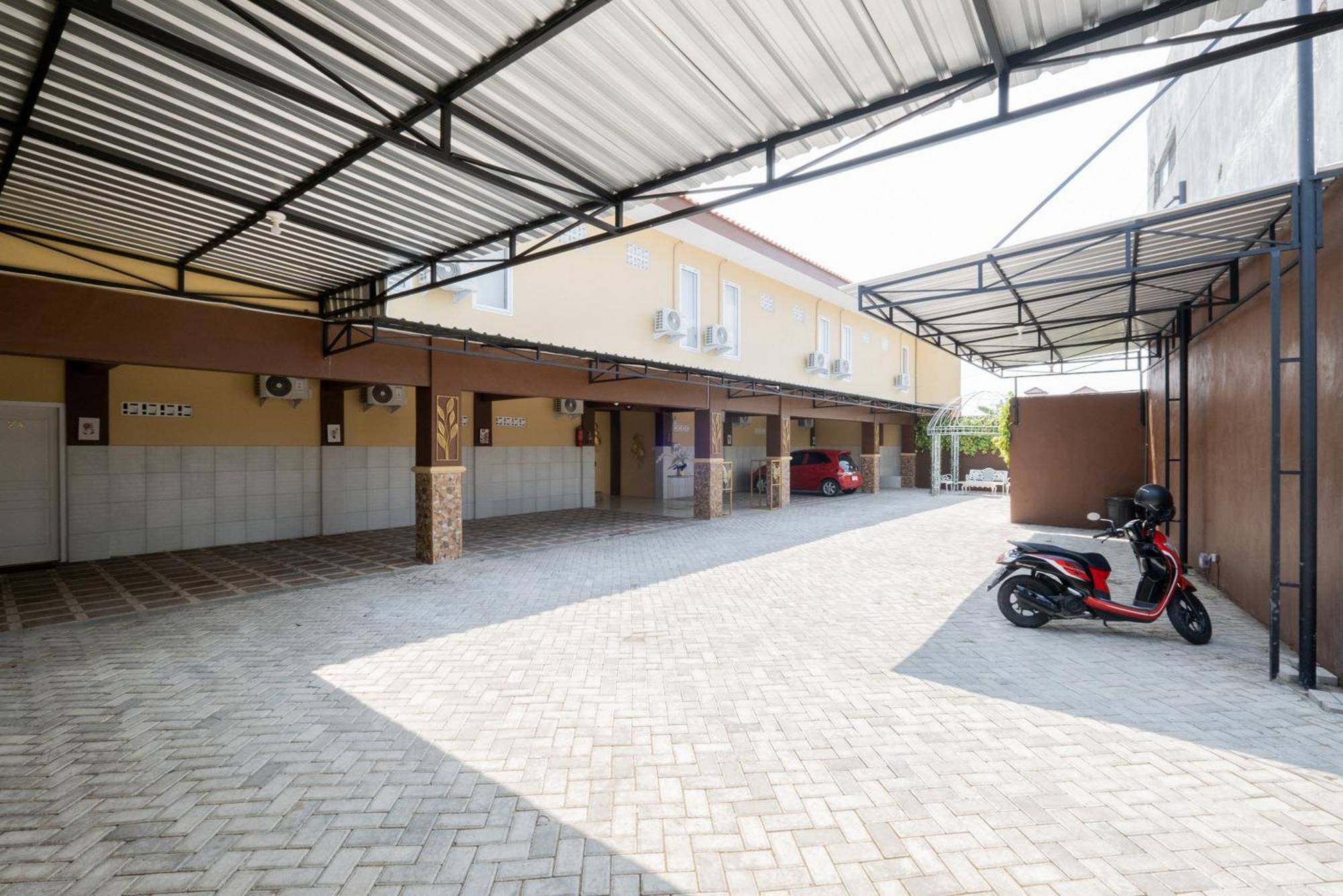 Hotel Reddoorz Syariah Near Rsud Dr Iskak Tulungagung Kedungwaru Zewnętrze zdjęcie