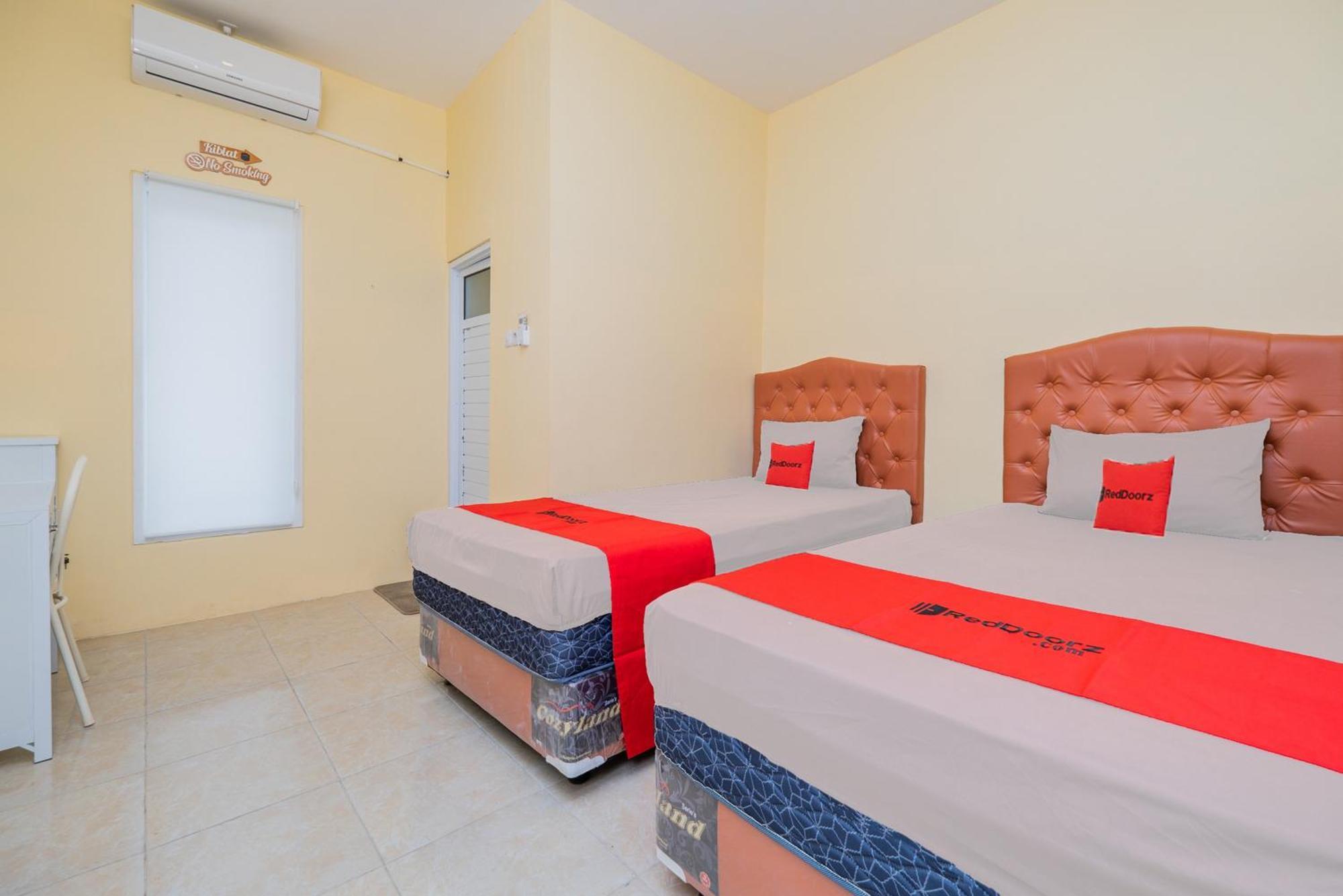 Hotel Reddoorz Syariah Near Rsud Dr Iskak Tulungagung Kedungwaru Zewnętrze zdjęcie