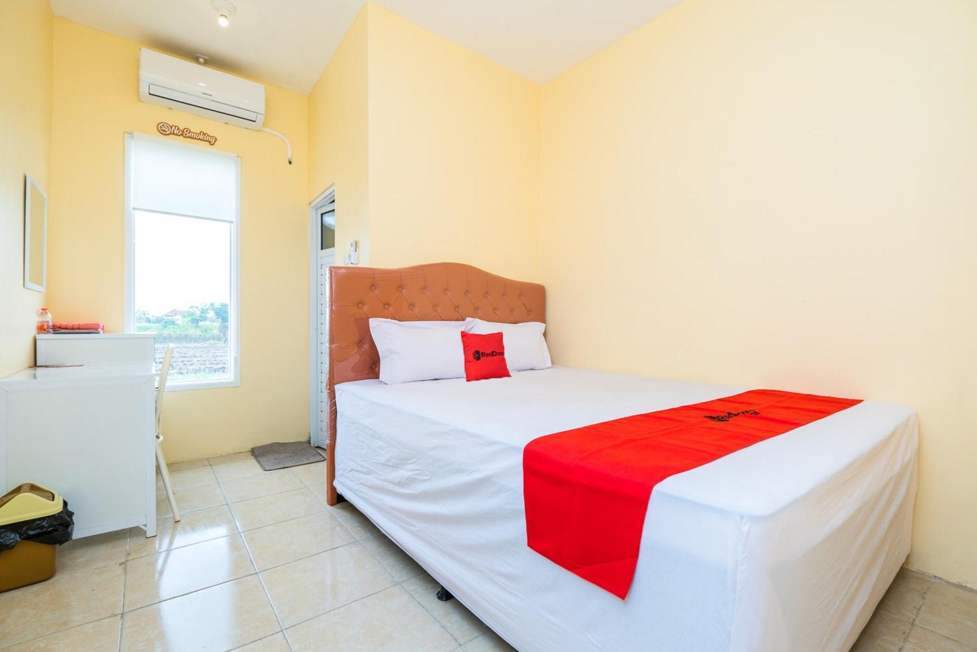 Hotel Reddoorz Syariah Near Rsud Dr Iskak Tulungagung Kedungwaru Zewnętrze zdjęcie
