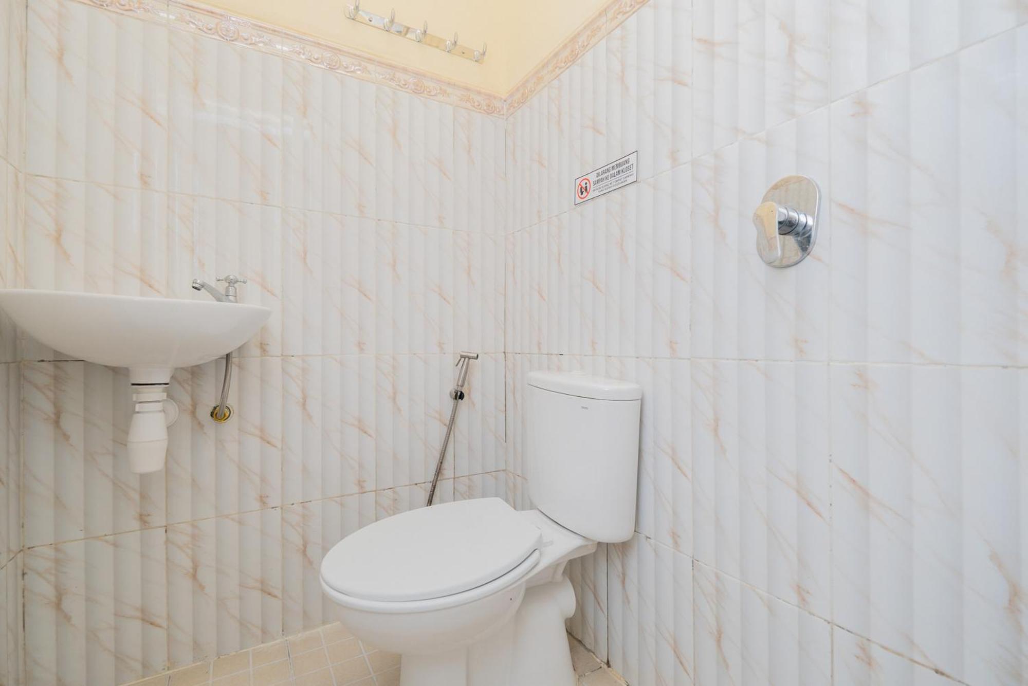 Hotel Reddoorz Syariah Near Rsud Dr Iskak Tulungagung Kedungwaru Zewnętrze zdjęcie
